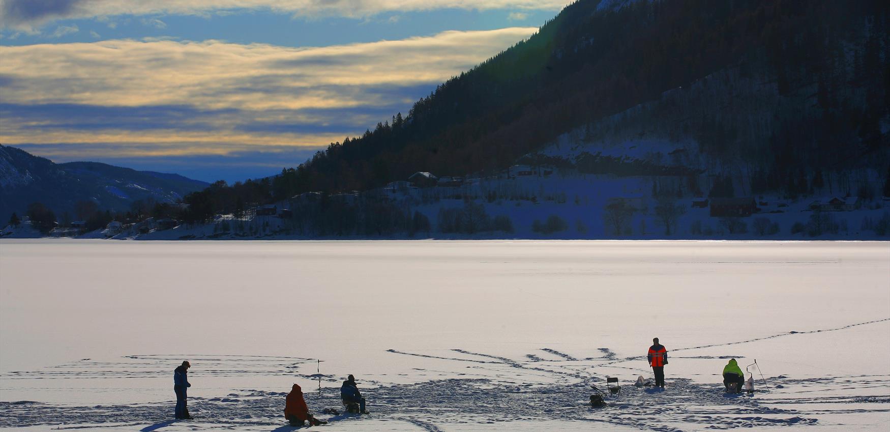 Rjukan has some nice lakes for ice fishing. Møsvatn is famous for its ice fishing conditions.