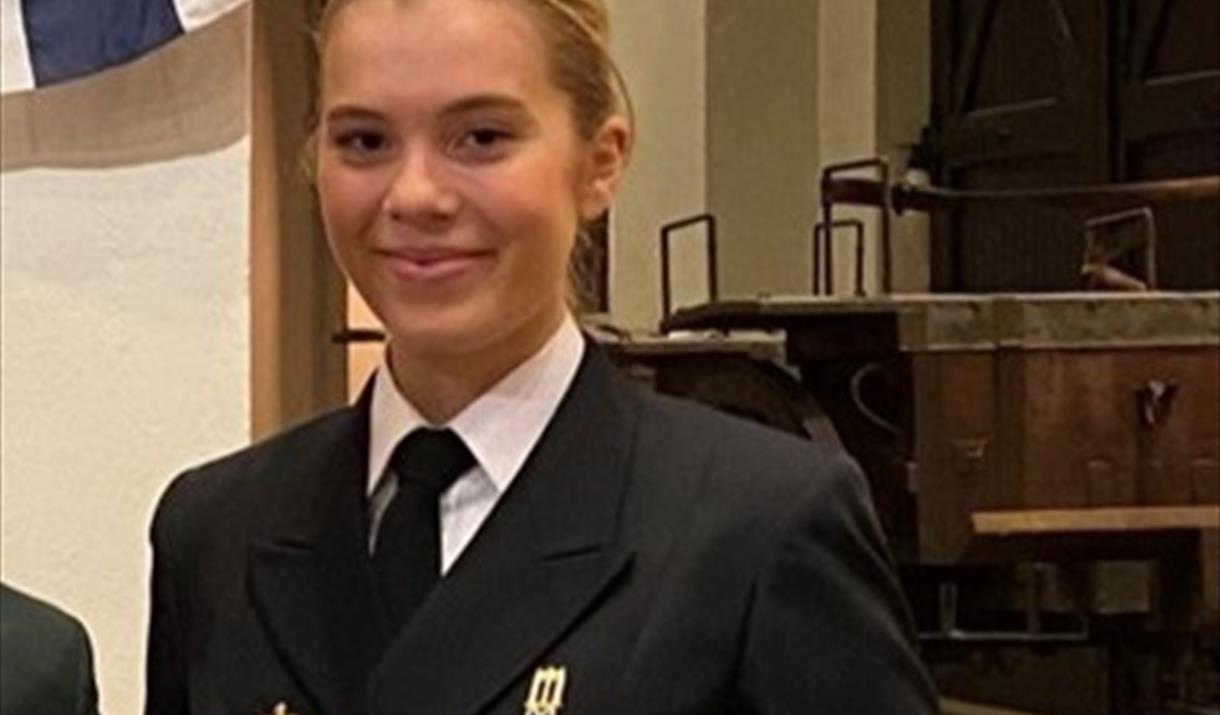 Kvinner i uniform leser: Senior kvartermester Karoline Sando